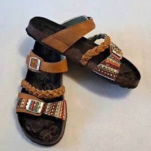 Muk Luk sandals brown orange tan size 9 cork sole